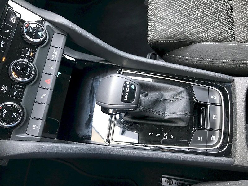 Škoda Karoq (2025) SEL TOP TS 110/1.5 A7F - fotka 28 z 29