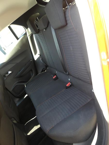 Peugeot 2008 (2020) 1,2 PureTech MAN6 - fotka 10 z 22