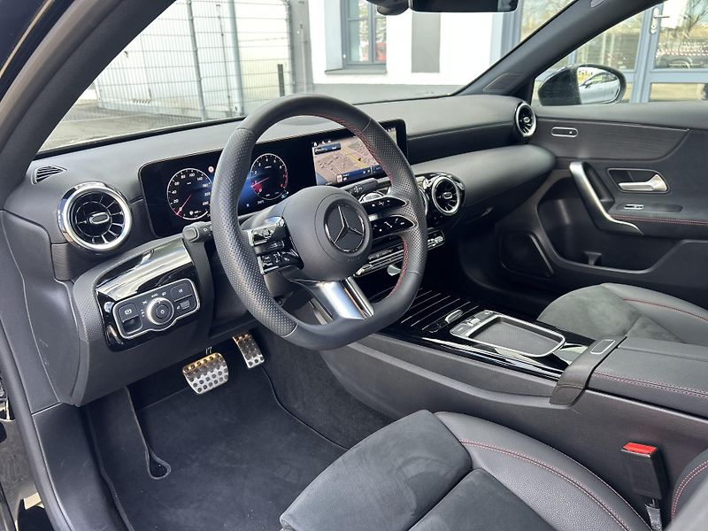 Mercedes-Benz Třídy A A 180 AMG - fotka 11 z 28
