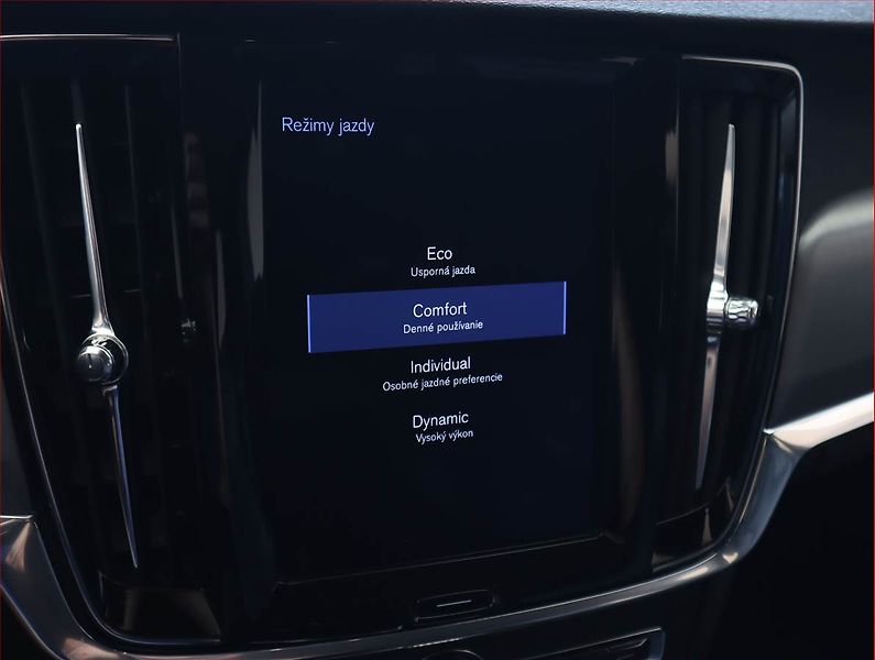 Volvo V90 (2018) D3, Serv.kniha, Kůže, Navi - fotka 21 z 21