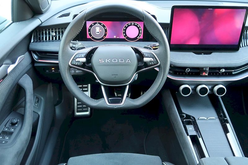 Škoda Superb (2025) Combi SportLine  2,0 TSi/ 150 - fotka 12 z 32