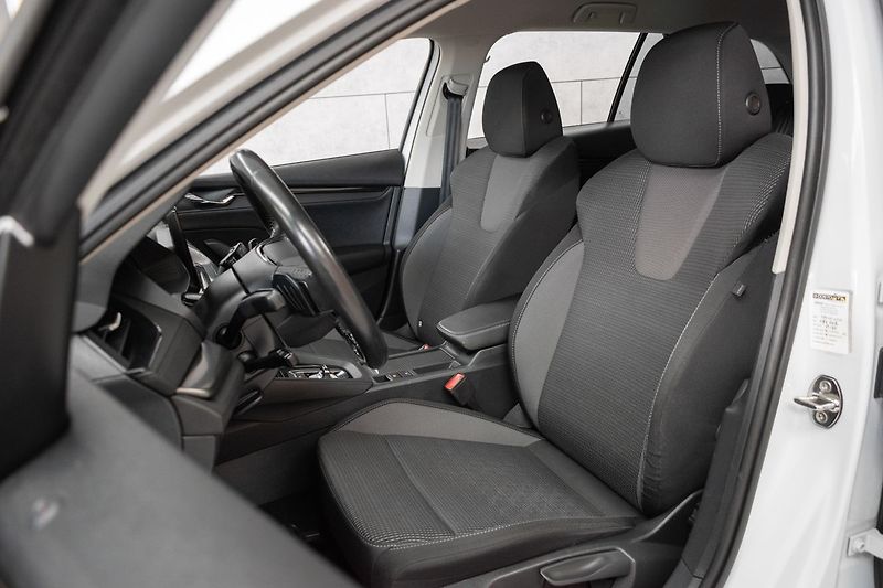 Škoda Octavia 2.0 TDI DSG*ACC*MIRROR-LINK* - fotka 10 z 35