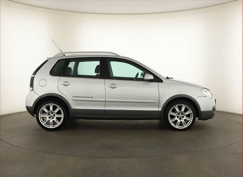 Volkswagen Polo (2008) Cross 1.4 TDI - fotka 6 z 12