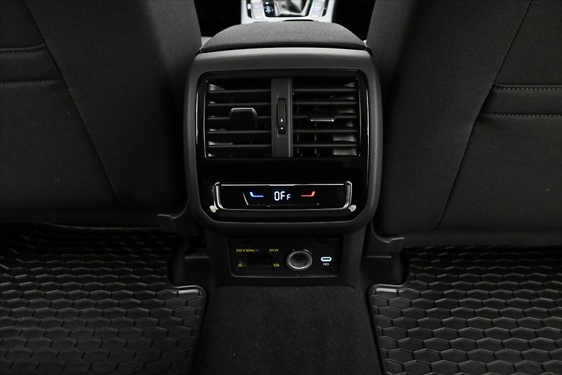 Volkswagen Passat 2,0 TDI 110 kW DSG Business Zá - fotka 22 z 32