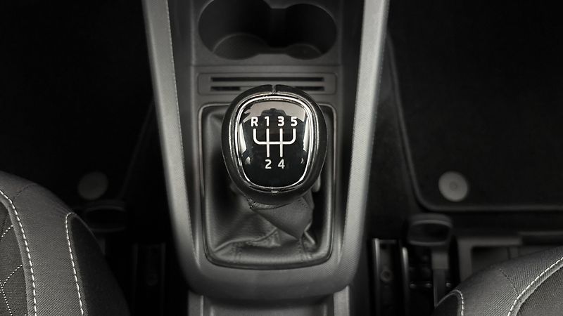 Škoda Fabia 1.0 TSI Ambition Combi - fotka 22 z 23