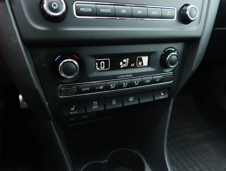 Škoda Rapid (2015) Spaceback 1.2 TSI, Tempomat - fotka 16 z 17