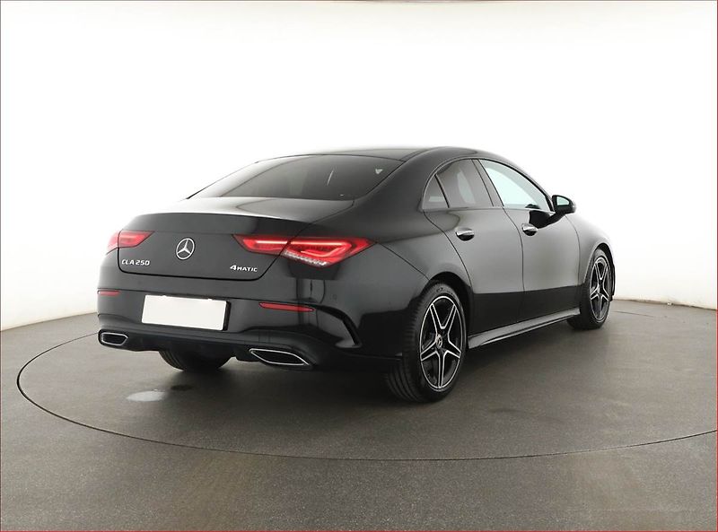 Mercedes-Benz CLA (2022) 250 4MATIC - fotka 5 z 17
