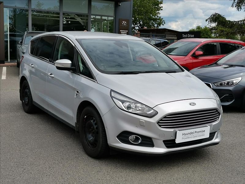Ford S-MAX 2,0 TDCi 132kW Titanium 7-míst - fotka 3 z 18