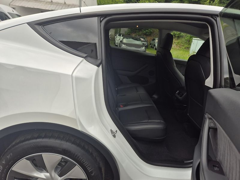 Tesla Model Y LONG RANGE DUAL MOTOR TZ 91 % - fotka 15 z 50
