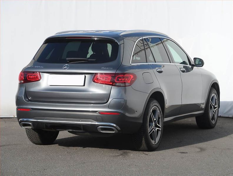 Mercedes-Benz GLC (2022) 300 de 4MATIC - fotka 5 z 25