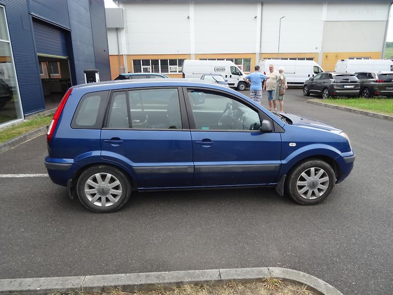 Ford Fusion (2007) 1.4 Trend - fotka 8 z 17