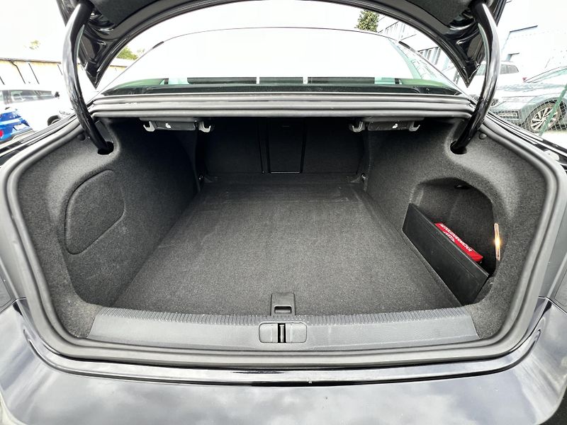 Volkswagen CC 2.0TDI DSG 4x4 PŮVOD ČR odpDPH - fotka 28 z 43