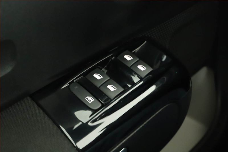 Citroën C3 (2018) 1.2 PureTech, Navi, Tempomat - fotka 10 z 13