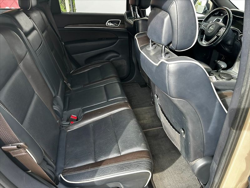 Jeep Grand Cherokee 3,0 184kW Overland 4x4 - fotka 14 z 45