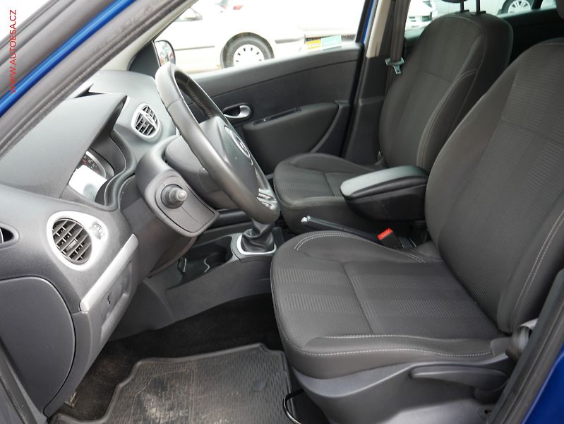 Renault Clio (2011) 1.2i, 1.maj,ČR, AC, park - fotka 9 z 16