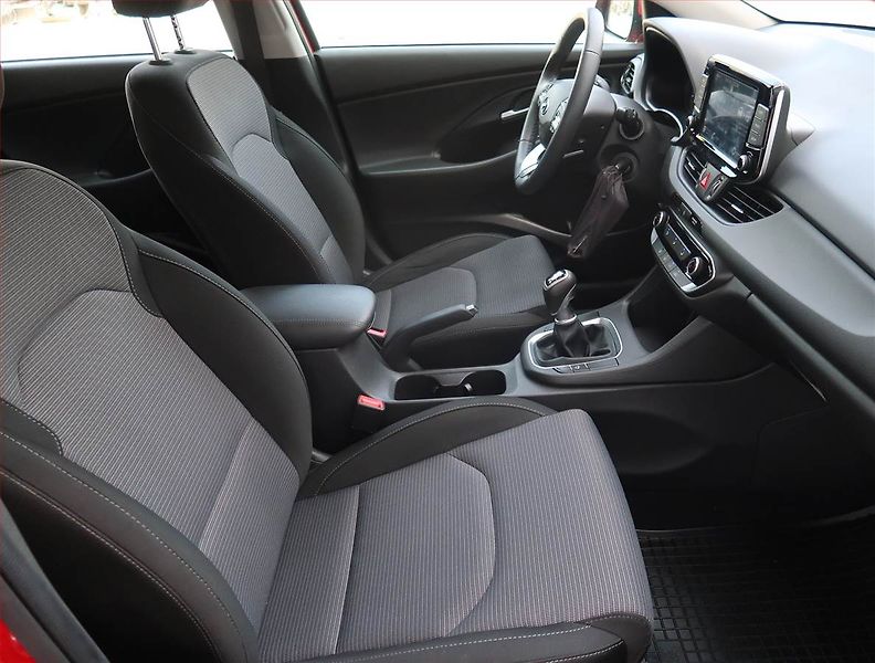 Hyundai i30 (2022) 1.0 T-GDI, ČR,1.maj - fotka 9 z 21