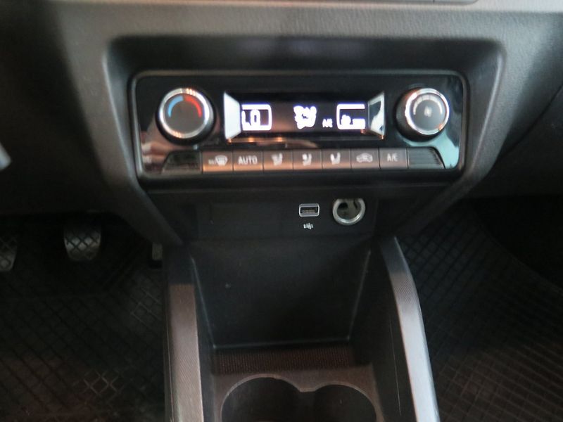 Škoda Fabia (2021) 1.0TSI,kamera,klima,výhřev, - fotka 9 z 26