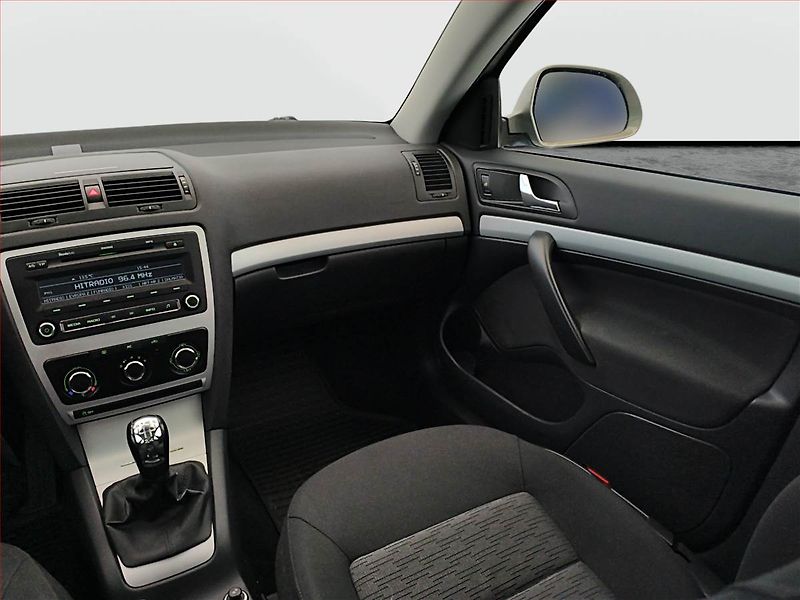 Škoda Octavia (2010) Ambiente 1.6 TDI, Serv.kniha - fotka 8 z 13