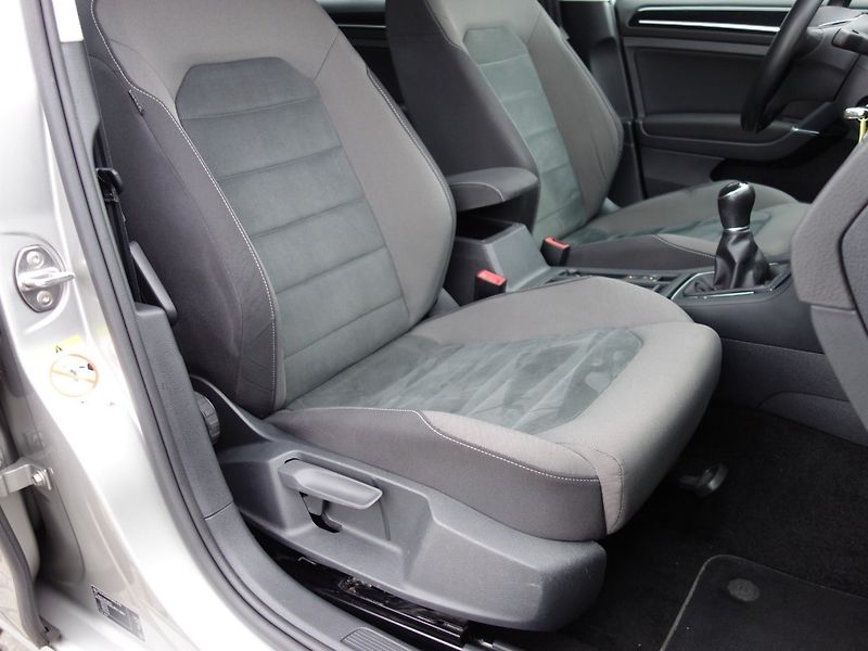 Volkswagen Golf (2019) 1.6TDI 85kW -ACC-VIRTUAL-DPH - fotka 21 z 34