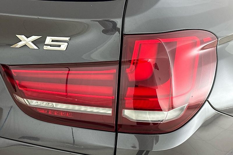 BMW X5 xDrive30d - fotka 5 z 26