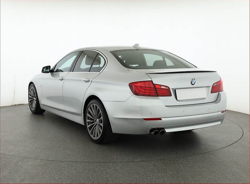 BMW Řada 5 (2010) 530d, Automat, Navi, Xenony - fotka 4 z 17