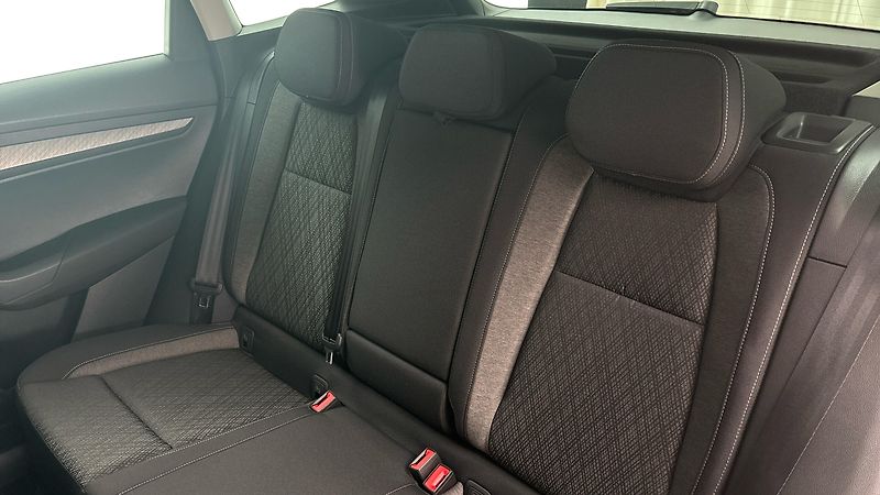 Škoda Karoq 1.5 TSI DSG Style - fotka 16 z 29