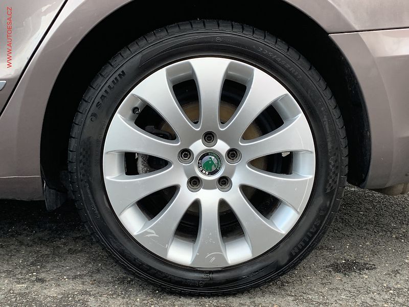 Škoda Superb (2010) 2.0 TDi, DSG, navi, xenon - fotka 22 z 23