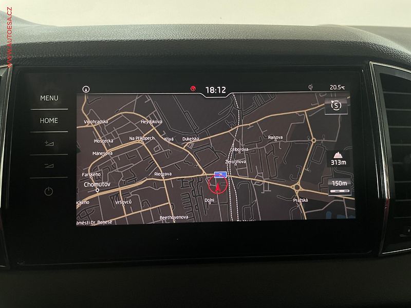 Škoda Karoq (2019) 1.6 TDi, Style, DSG, navi, - fotka 14 z 16
