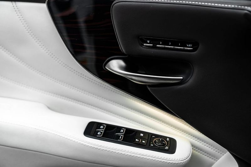 Lexus LS 500 H - fotka 20 z 30