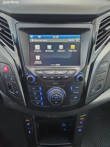 Hyundai i40 100kW VÝHŘEV KAMER DPH - fotka 40 z 44