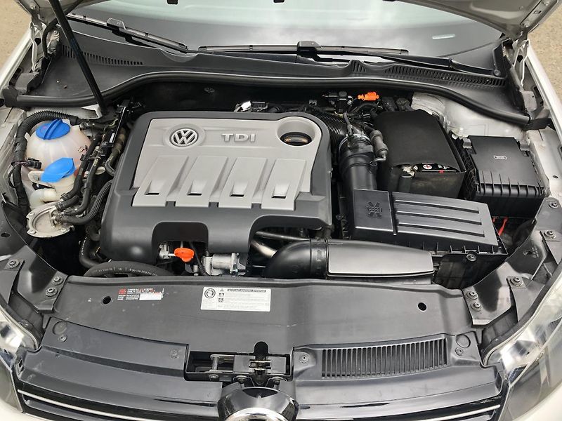 Volkswagen Golf (2011) 2,0TDi STYLE nez. rezervace - fotka 65 z 68
