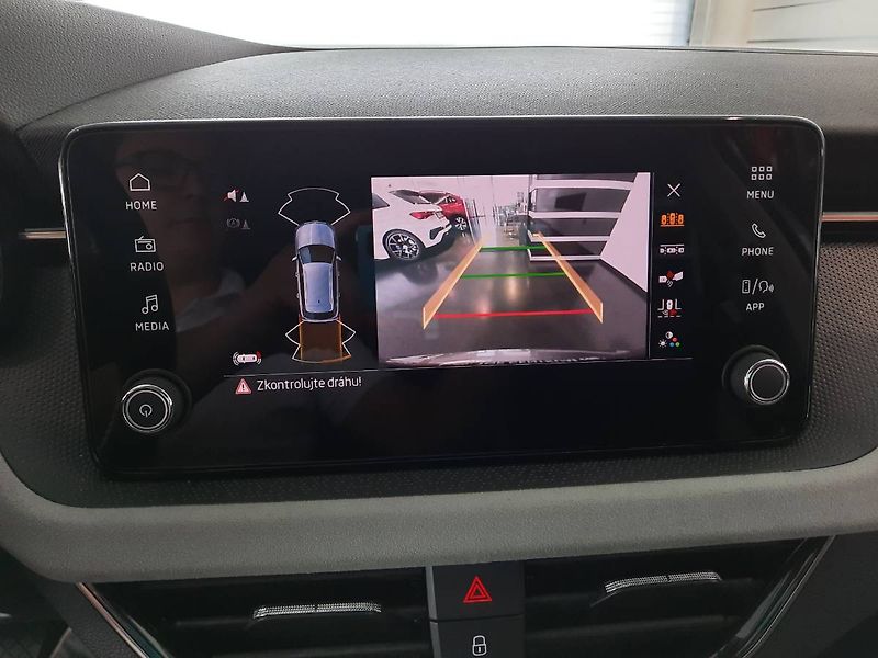 Škoda Kamiq (2024) 1.0 TSI (85kW/115k) Top Select - fotka 15 z 24