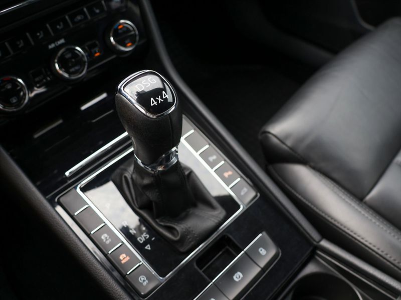 Škoda Superb 2,0 TDI 140kW 4x4 DSG L&K CZ - fotka 28 z 38