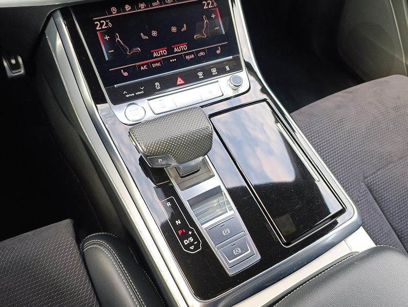 Audi Q8 50TDI QUATTRO S-LINE ČR DPH - fotka 22 z 31