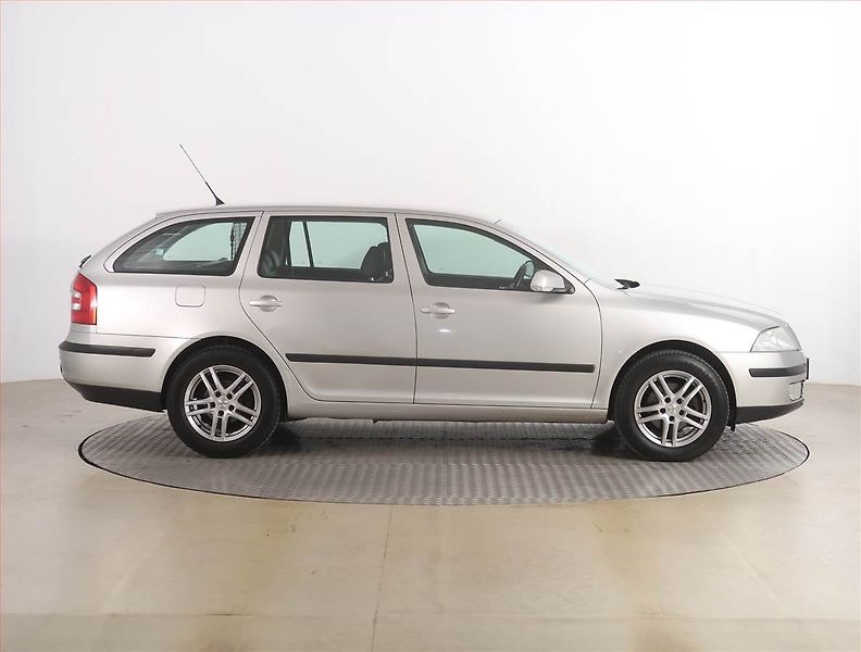 Škoda Octavia (2006) Elegance 2.0 TDI, Automat - fotka 6 z 18