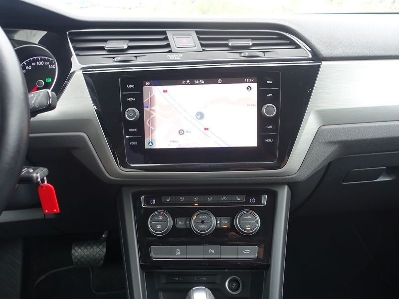 Volkswagen Touran 2.0 TDi, DSG, LED SVĚTLA - fotka 11 z 36