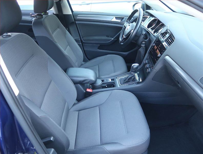 Volkswagen Golf (2018) 1.6 TDI, Automat, Tempomat - fotka 9 z 18