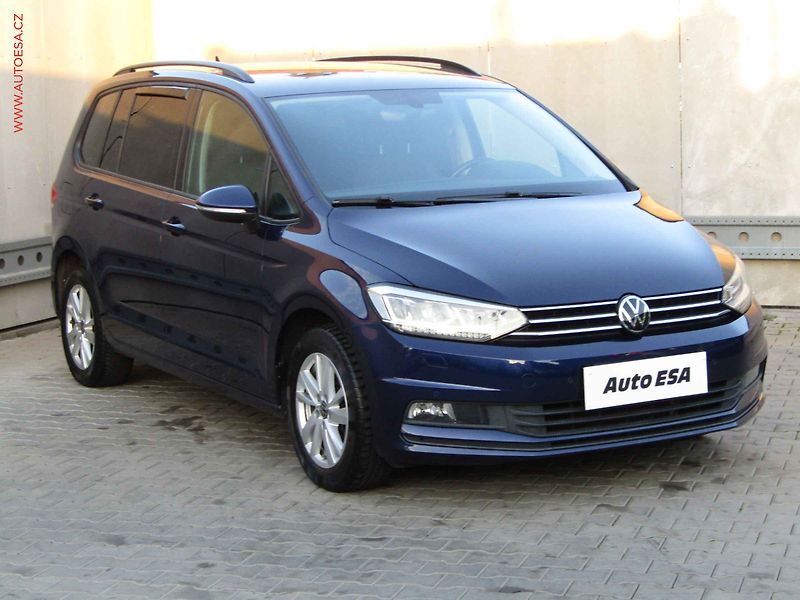 Volkswagen Touran (2020) 1.5 TSi, AC, LED, navi - fotografie inzerátu