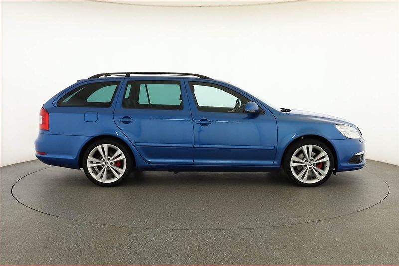 Škoda Octavia (2010) RS 2.0 TSI, Navi, Xenony - fotka 6 z 12