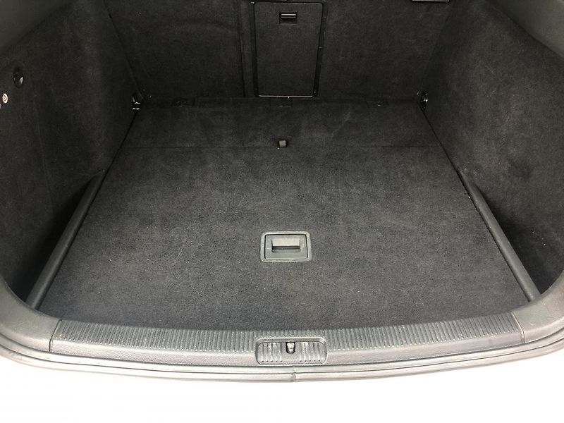 Volkswagen Golf (2011) 2,0TDi STYLE nez. rezervace - fotka 46 z 68