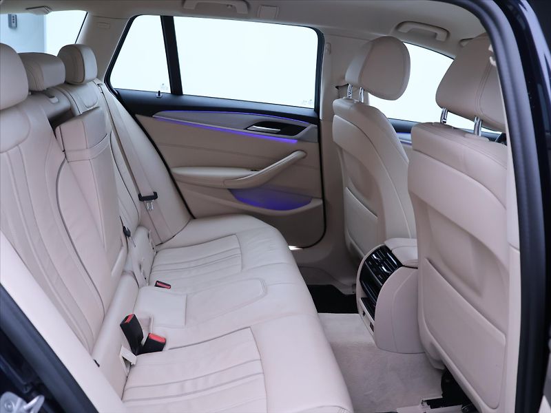 BMW Řada 5 2,0 520d Luxury Line CZ DPH - fotka 14 z 34