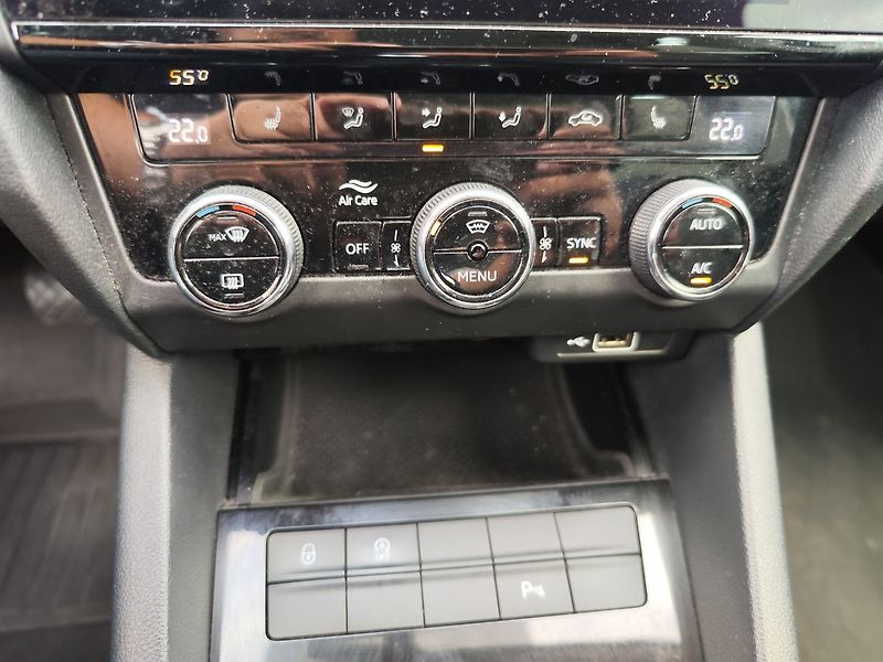 Škoda Octavia 2.0 TSI/140kW Style DSG - fotka 23 z 32