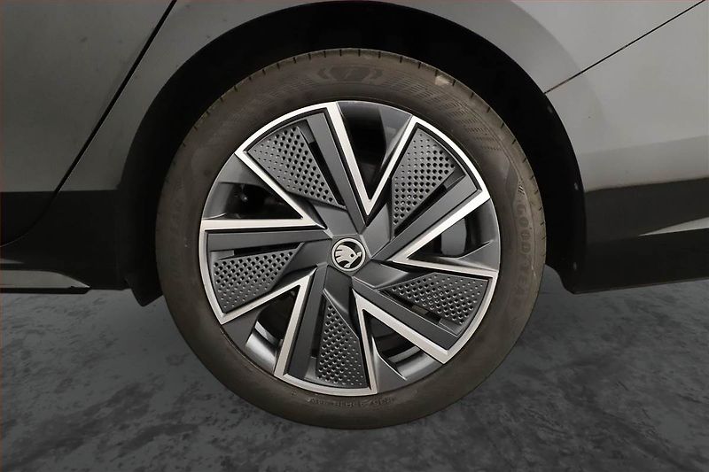 Škoda Superb (2025) 2.0 TDI, Sportline, Navigace - fotka 12 z 20