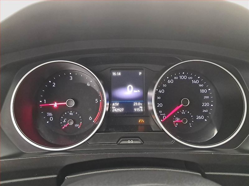 Volkswagen Tiguan (2017) R-Line 2.0 TDI, 4X4, Automat - fotka 11 z 20
