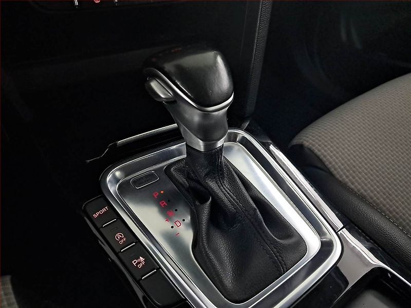 Kia Ceed (2018) 1.4 T-GDI, Automat, Serv.kniha - fotka 13 z 16