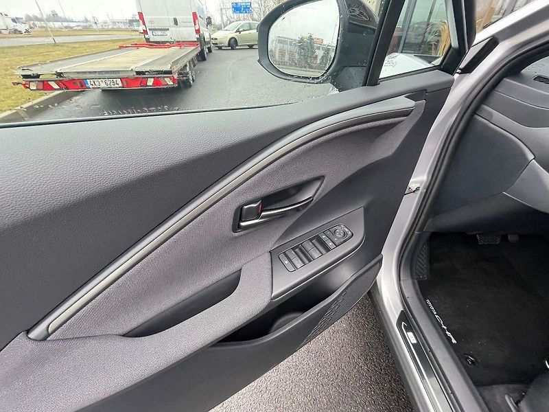 Toyota C-HR 2.0 Plug-In Hybrid Style - fotka 13 z 28