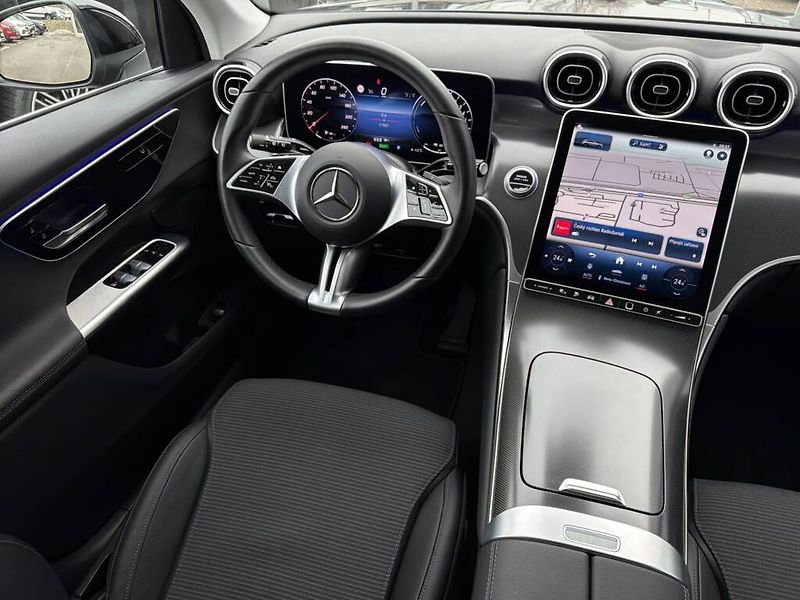 Mercedes-Benz GLC (2024) 300 e 4MATIC - fotka 13 z 29