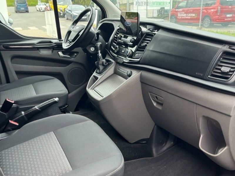 Ford Tourneo Custom 2,0ECOBLUE,77kW,CZ,DPH - fotka 13 z 14