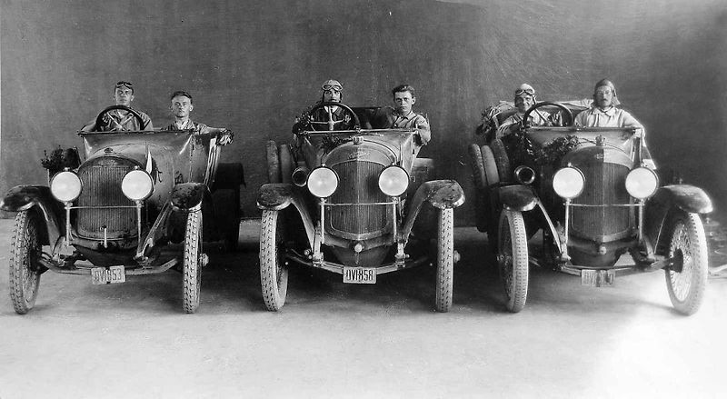 Walter WIZ, Knapp - Vojíř (1921-2). Vítězná posádka v závodech do vrchu Zbraslav-Jíloviště v cestovních automobilech do 1600, resp. do 1750 cm3
