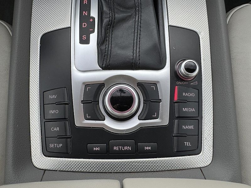 Audi Q7 (2012) 3.0TDi S-Line Vzduch Panorama - fotka 8 z 50